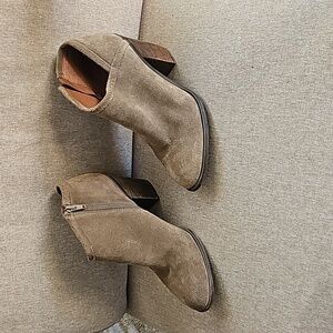Lucky Brand Salza Bootie sz 9 M
